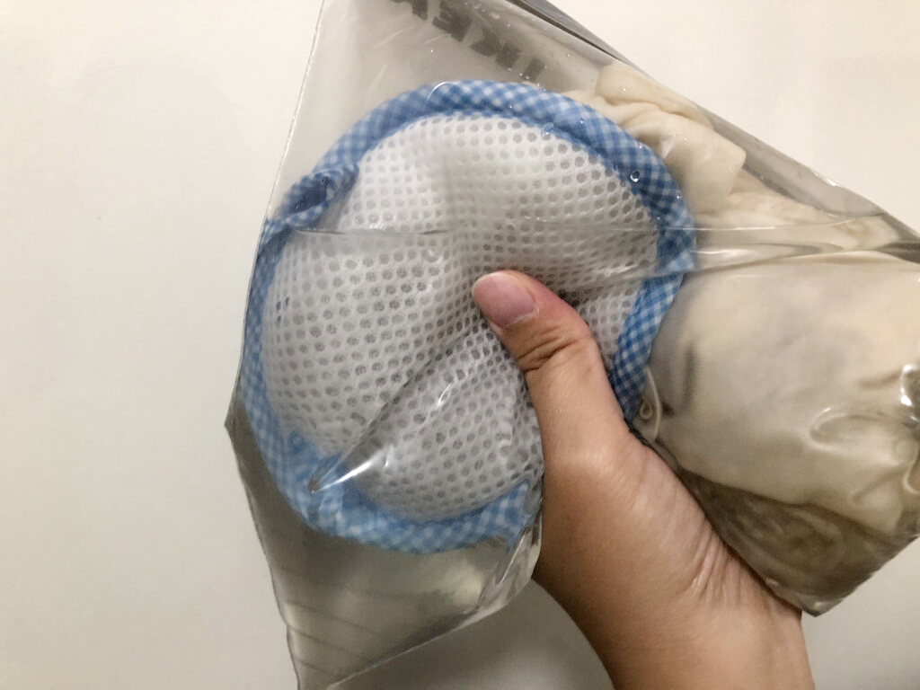 1リットルの水とマグちゃんで子供服をもみ洗い