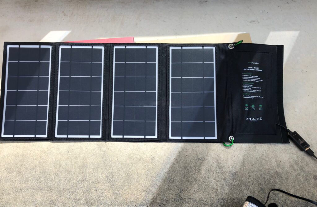 直射日光と思っていたらガラス窓からの反射光だった