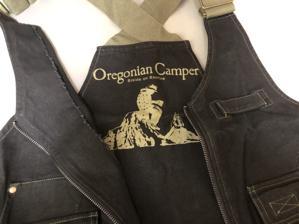 背中内側にはOregonian camperの大きなロゴが入っています