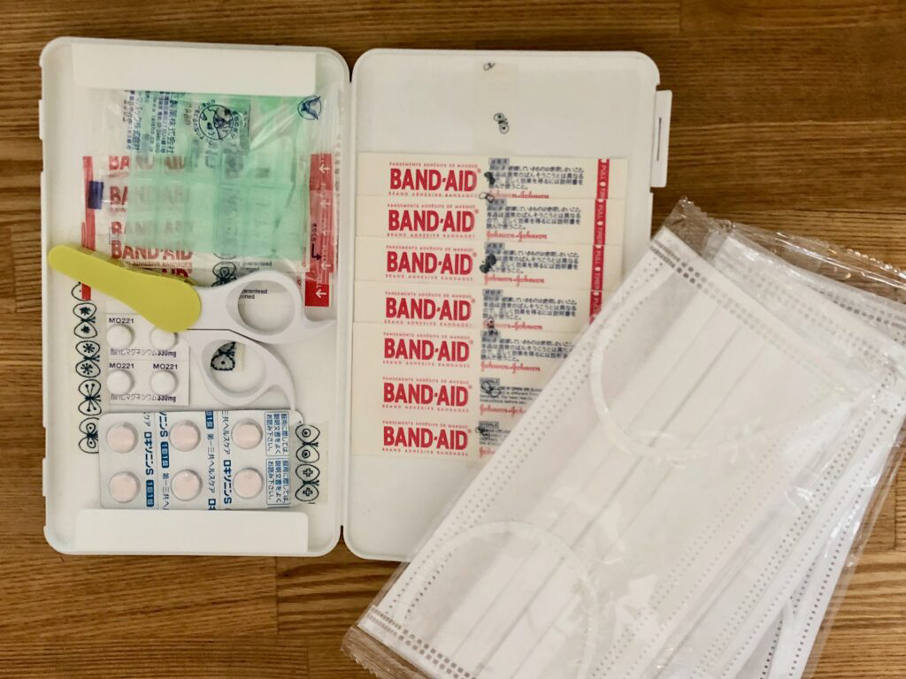 マスクケースで自作したマイ救急箱の中身